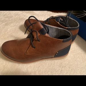 Boys shoes size 7